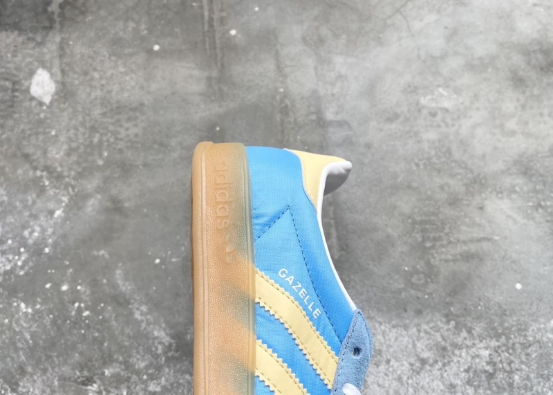 Adidas Sneakers